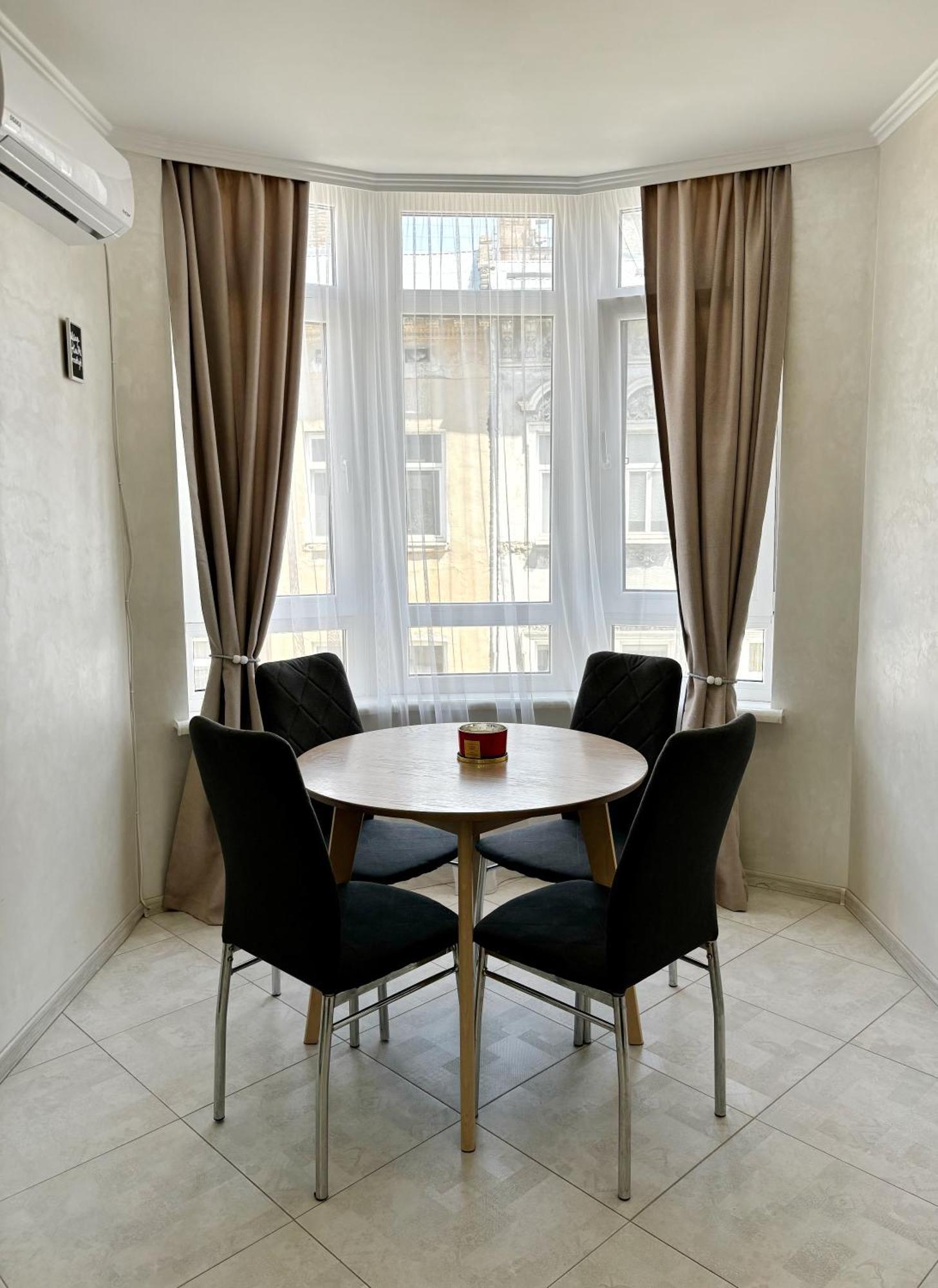 Apartment In Khmelnytsky Street Lviv Bagian luar foto
