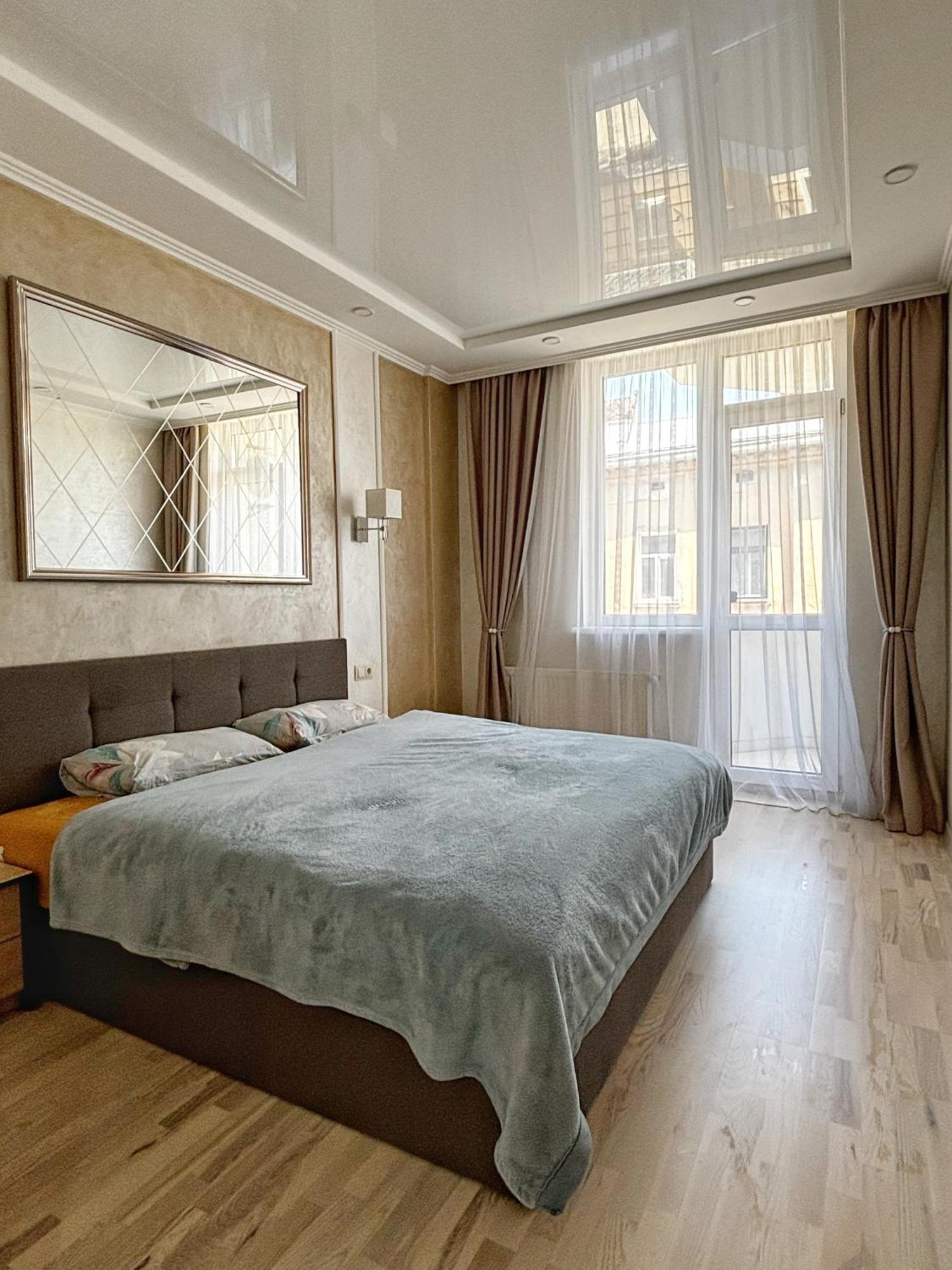 Apartment In Khmelnytsky Street Lviv Bagian luar foto